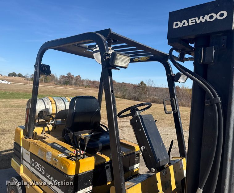 image for item DQ4122 1994 Daewoo G25S forklift