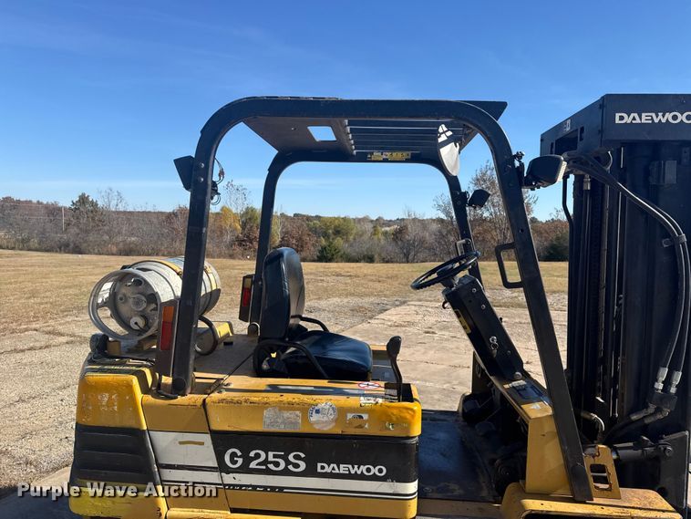 image for item DQ4122 1994 Daewoo G25S forklift