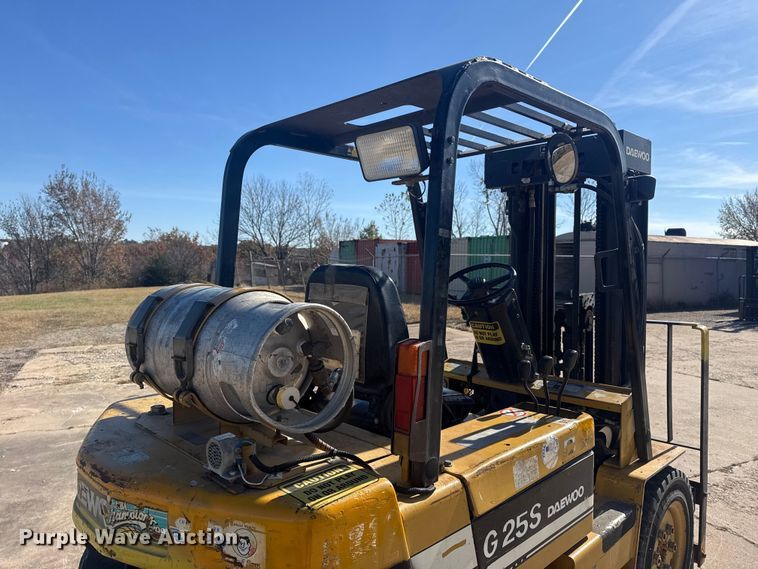 image for item DQ4122 1994 Daewoo G25S forklift