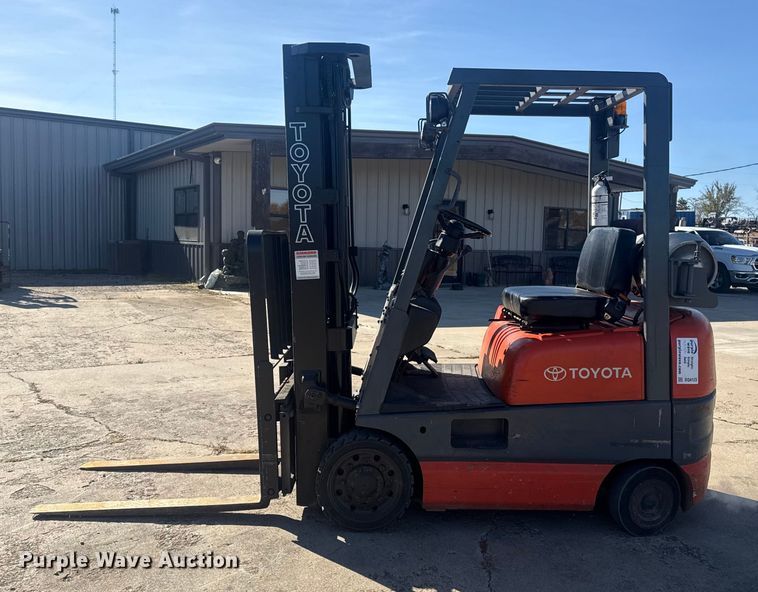 image for item DQ4123 1999 Toyota 42-6FGCU15 forklift