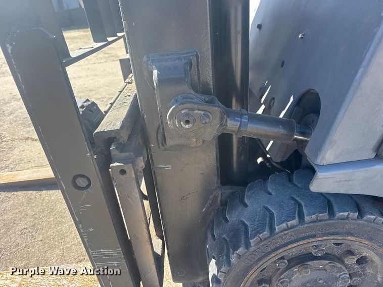 image for item DQ4123 1999 Toyota 42-6FGCU15 forklift