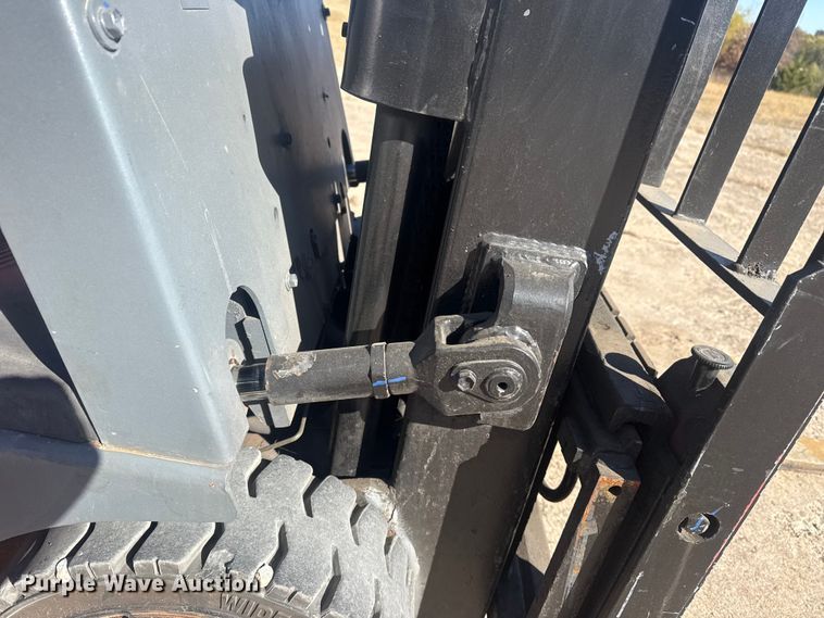 image for item DQ4123 1999 Toyota 42-6FGCU15 forklift