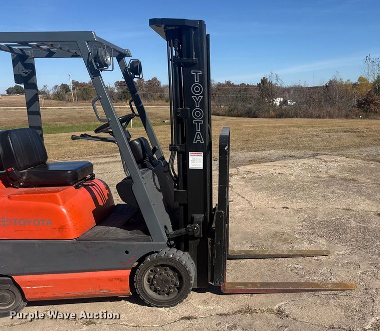 image for item DQ4123 1999 Toyota 42-6FGCU15 forklift