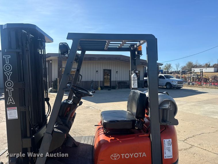 image for item DQ4123 1999 Toyota 42-6FGCU15 forklift