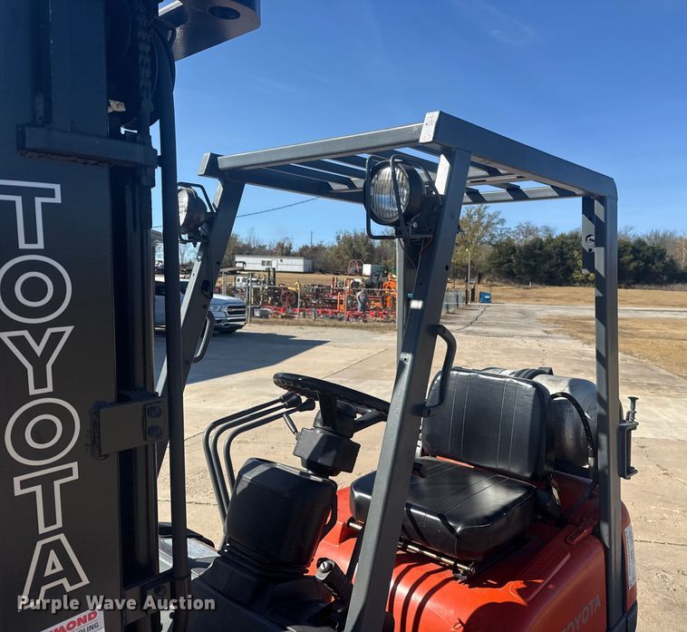 image for item DQ4123 1999 Toyota 42-6FGCU15 forklift