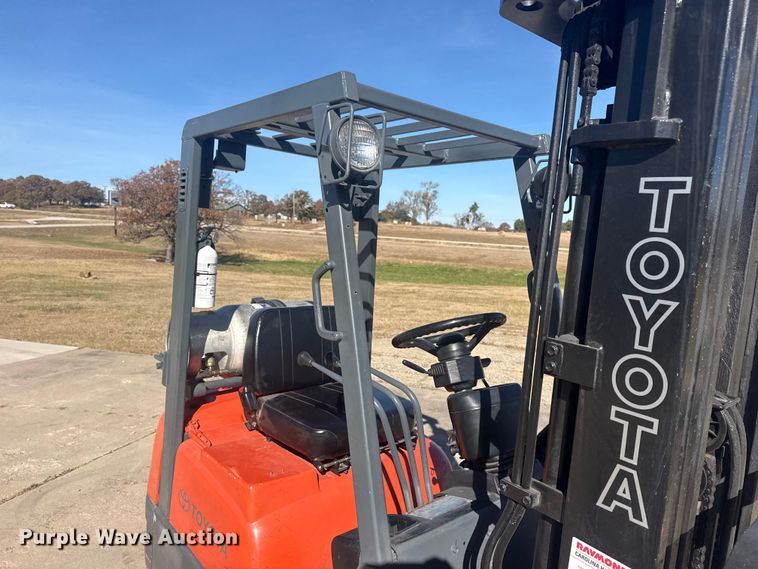 image for item DQ4123 1999 Toyota 42-6FGCU15 forklift