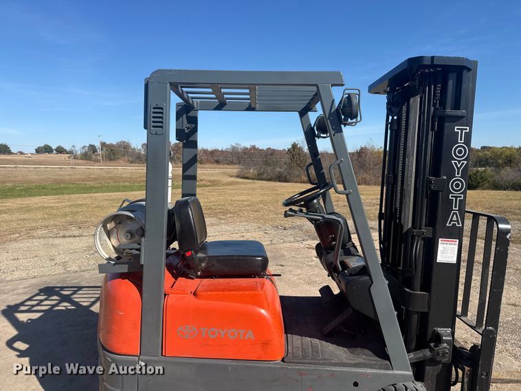 image for item DQ4123 1999 Toyota 42-6FGCU15 forklift