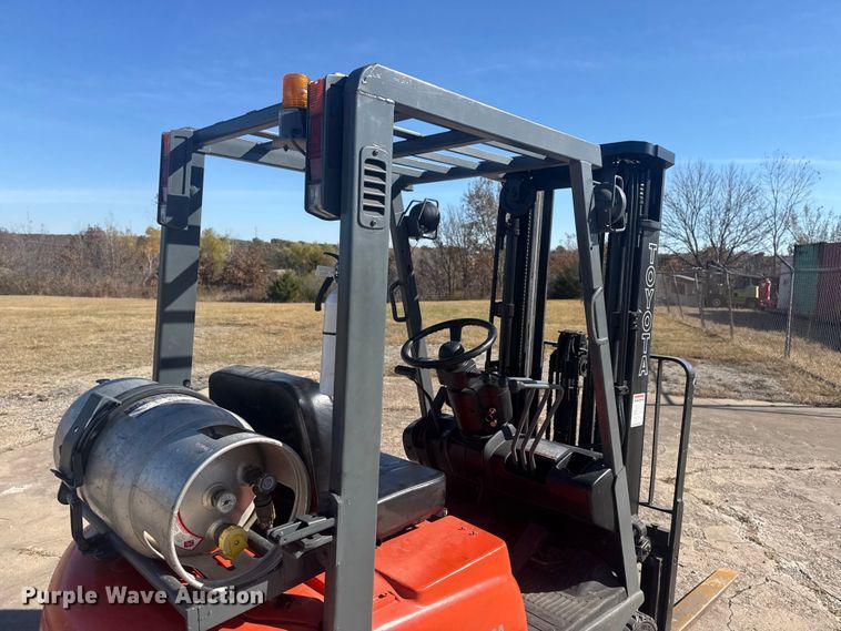 image for item DQ4123 1999 Toyota 42-6FGCU15 forklift