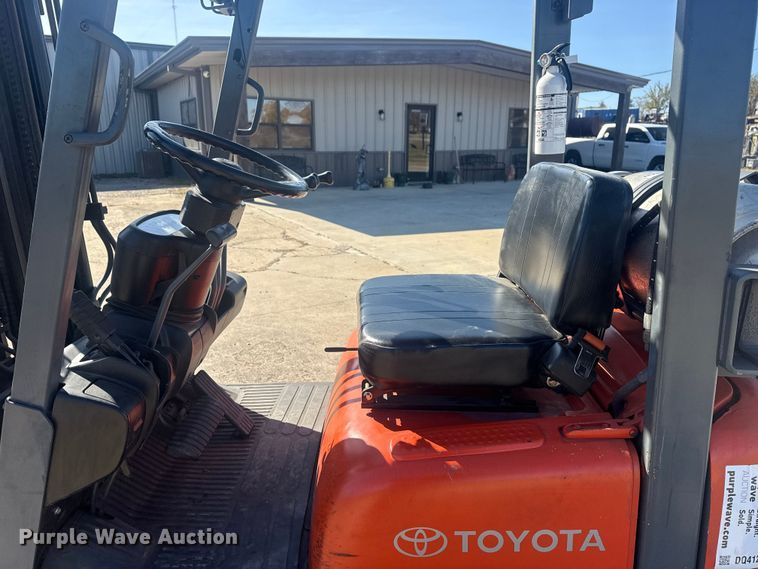 image for item DQ4123 1999 Toyota 42-6FGCU15 forklift