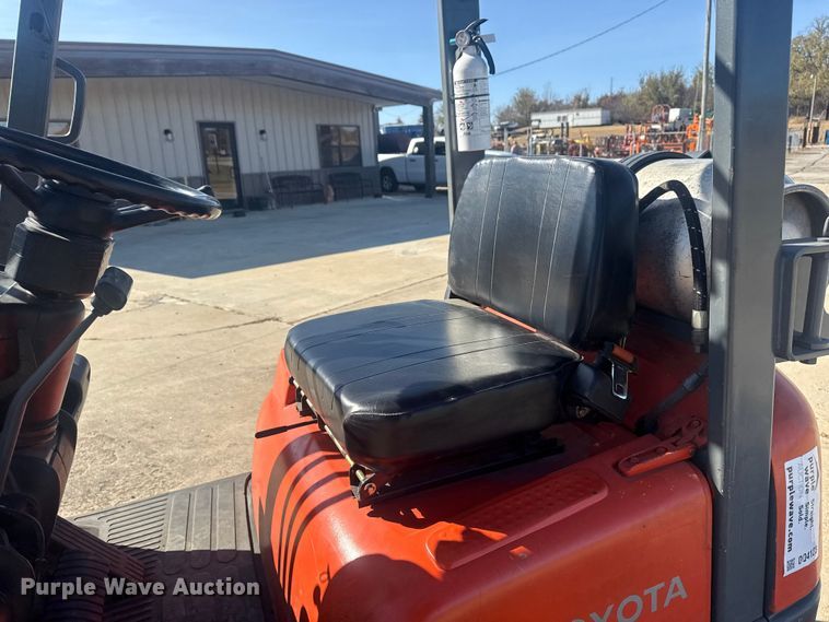 image for item DQ4123 1999 Toyota 42-6FGCU15 forklift