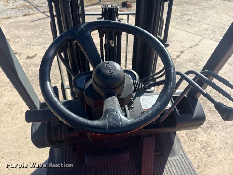 image for item DQ4123 1999 Toyota 42-6FGCU15 forklift