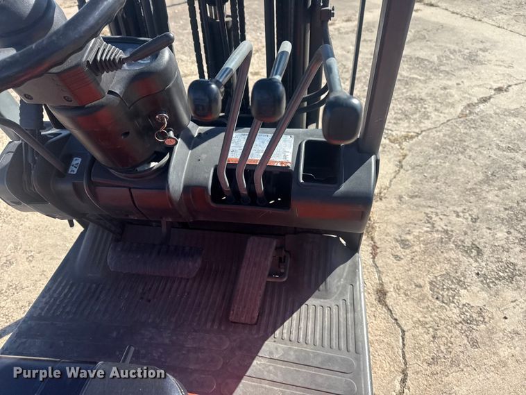 image for item DQ4123 1999 Toyota 42-6FGCU15 forklift