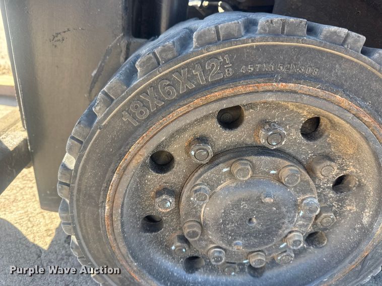 image for item DQ4123 1999 Toyota 42-6FGCU15 forklift