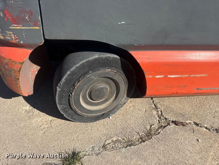 image for item DQ4123 1999 Toyota 42-6FGCU15 forklift