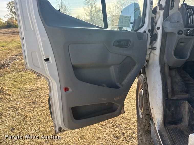 image for item DQ4125 2017 Ford Transit 250 delivery van