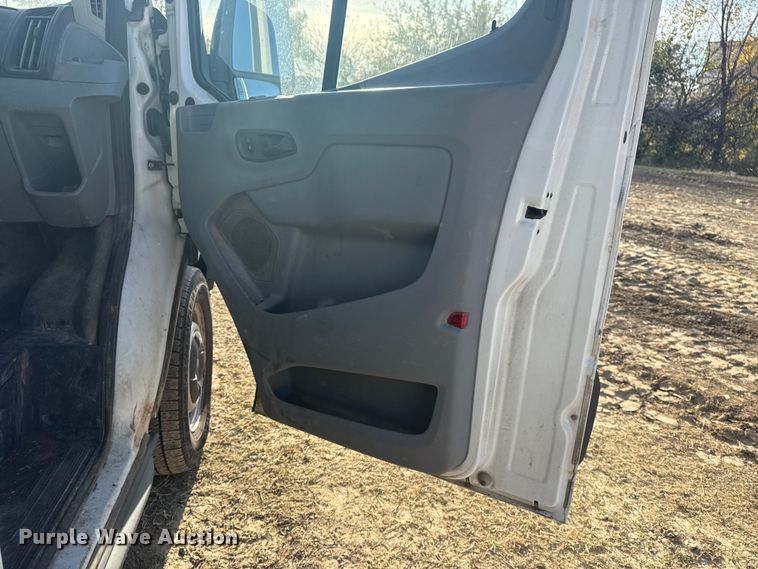 image for item DQ4125 2017 Ford Transit 250 delivery van