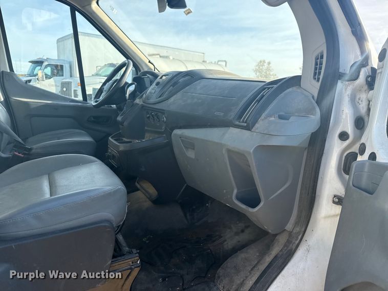 image for item DQ4125 2017 Ford Transit 250 delivery van