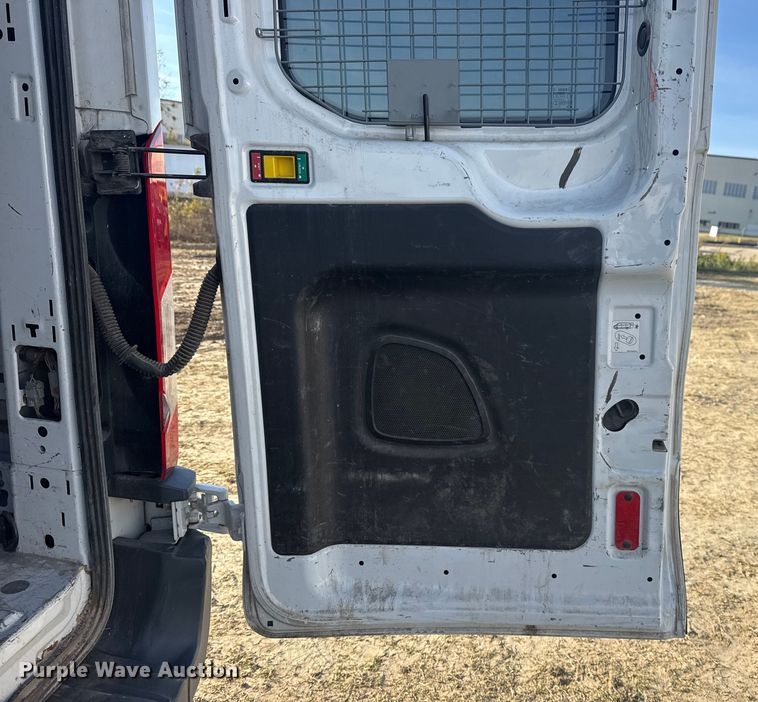 image for item DQ4125 2017 Ford Transit 250 delivery van