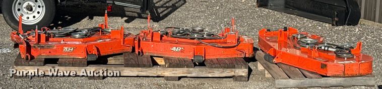 image for item DQ4129 (3) Kubota mower decks