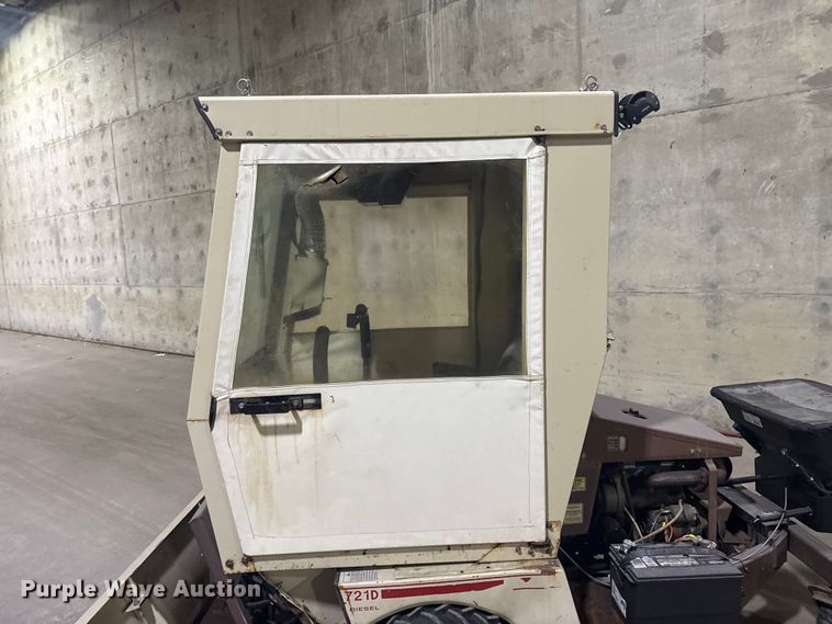 image for item DQ4132 Grasshopper 721D ZTR lawn mower