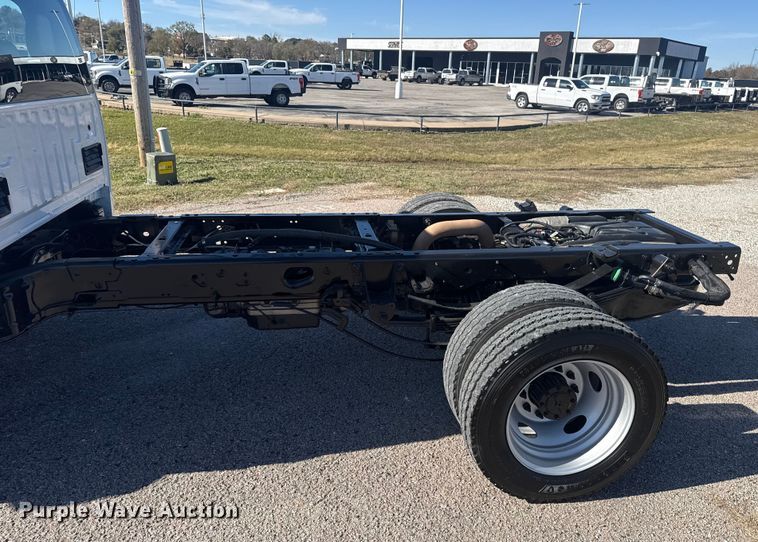 image for item DQ4134 2019 Ford F550 Super Duty XL truck cab and chassis