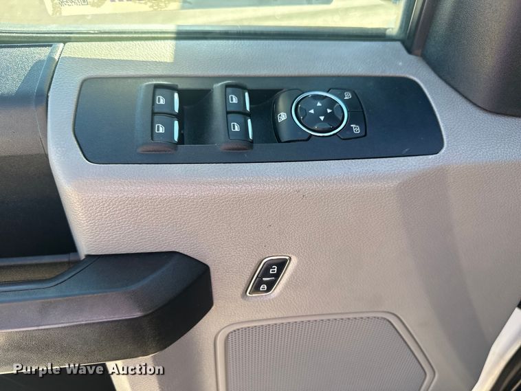 image for item DQ4134 2019 Ford F550 Super Duty XL truck cab and chassis