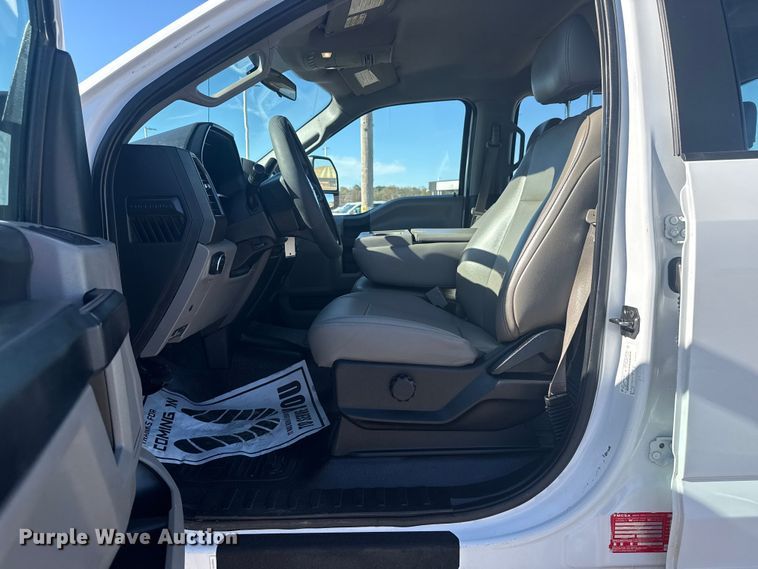 image for item DQ4134 2019 Ford F550 Super Duty XL truck cab and chassis