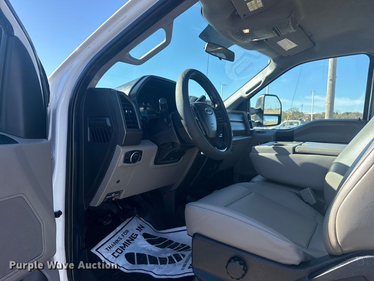 image for item DQ4134 2019 Ford F550 Super Duty XL truck cab and chassis