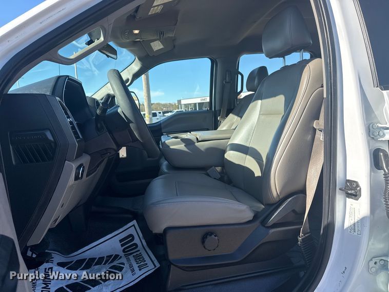 image for item DQ4134 2019 Ford F550 Super Duty XL truck cab and chassis