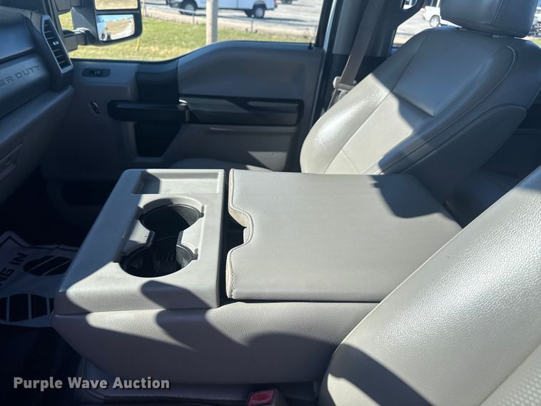 image for item DQ4134 2019 Ford F550 Super Duty XL truck cab and chassis