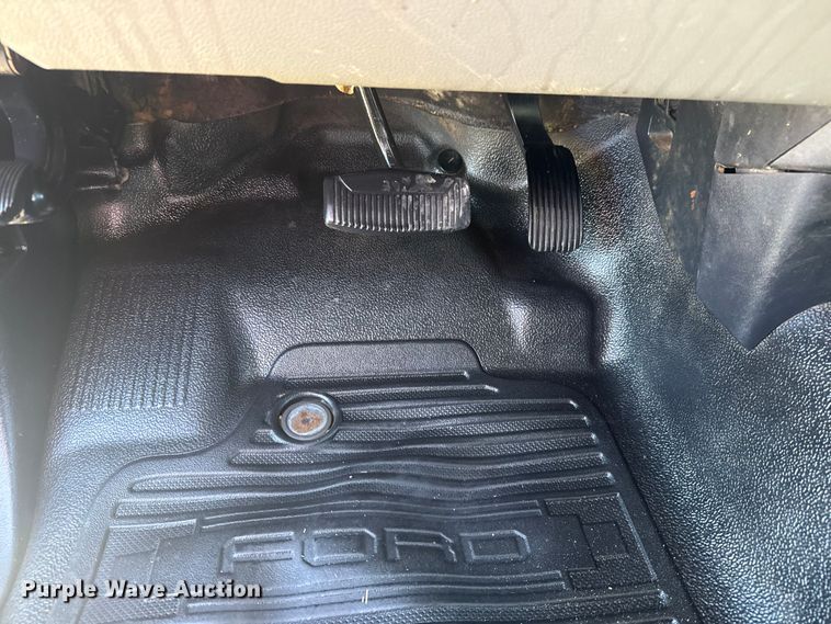 image for item DQ4134 2019 Ford F550 Super Duty XL truck cab and chassis