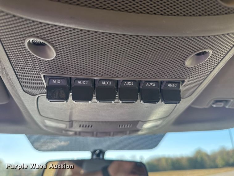 image for item DQ4134 2019 Ford F550 Super Duty XL truck cab and chassis