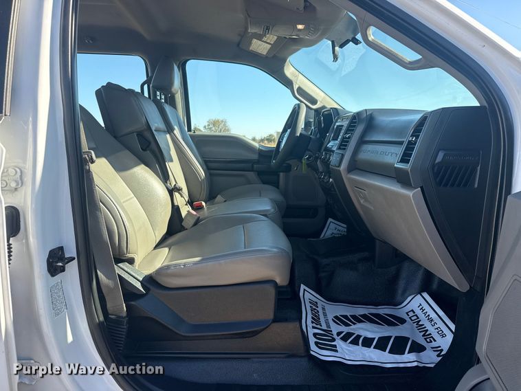 image for item DQ4134 2019 Ford F550 Super Duty XL truck cab and chassis