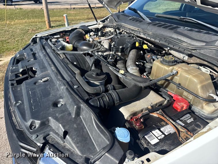 image for item DQ4134 2019 Ford F550 Super Duty XL truck cab and chassis