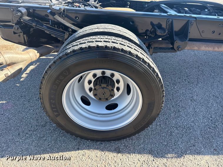 image for item DQ4134 2019 Ford F550 Super Duty XL truck cab and chassis