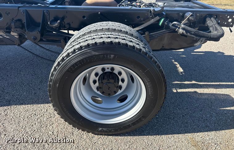image for item DQ4134 2019 Ford F550 Super Duty XL truck cab and chassis