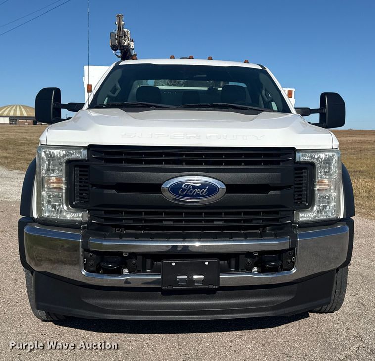 image for item DQ4135 2017 Ford F550 utility / service truck