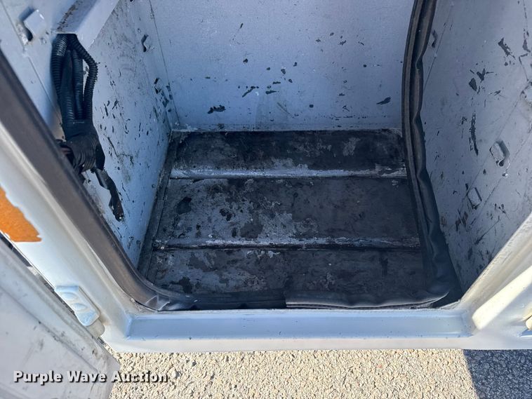 image for item DQ4135 2017 Ford F550 utility / service truck