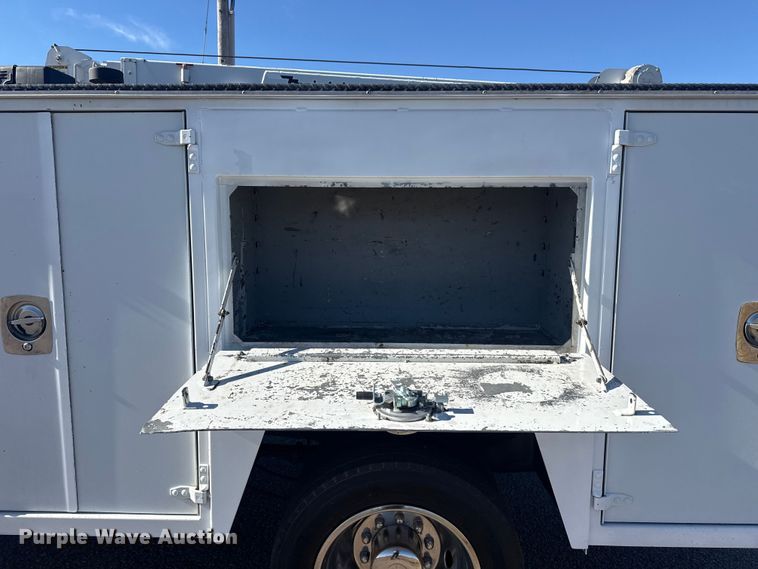 image for item DQ4135 2017 Ford F550 utility / service truck