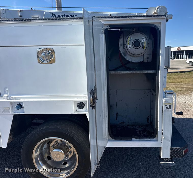 image for item DQ4135 2017 Ford F550 utility / service truck