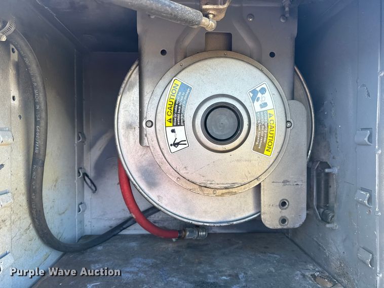 image for item DQ4135 2017 Ford F550 utility / service truck