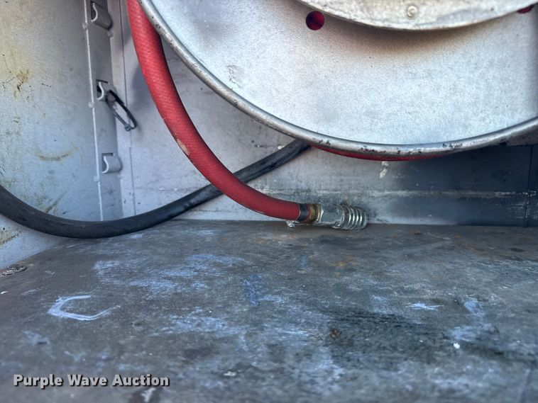 image for item DQ4135 2017 Ford F550 utility / service truck