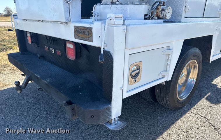 image for item DQ4135 2017 Ford F550 utility / service truck