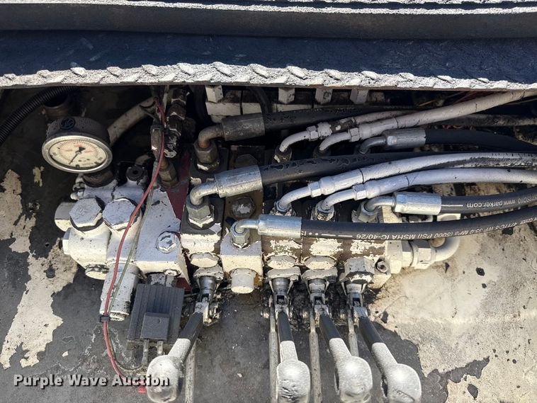 image for item DQ4135 2017 Ford F550 utility / service truck