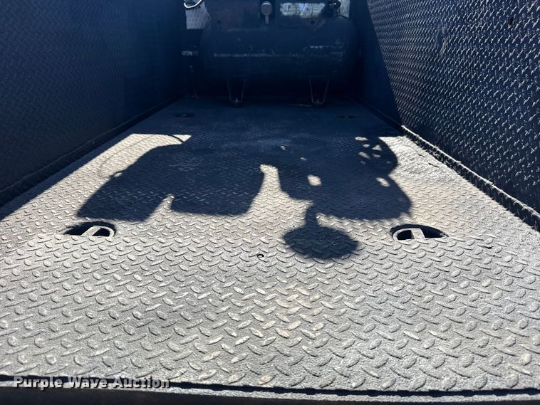 image for item DQ4135 2017 Ford F550 utility / service truck