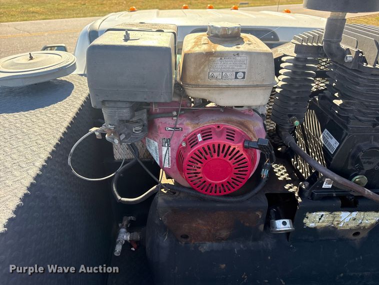 image for item DQ4135 2017 Ford F550 utility / service truck