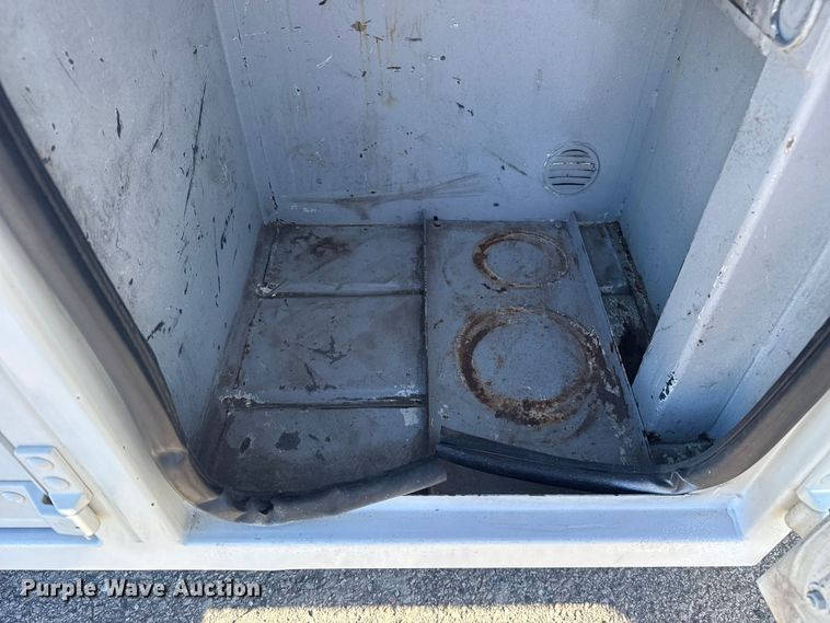 image for item DQ4135 2017 Ford F550 utility / service truck