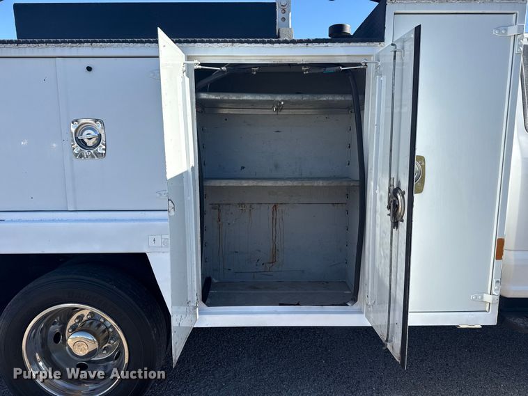 image for item DQ4135 2017 Ford F550 utility / service truck