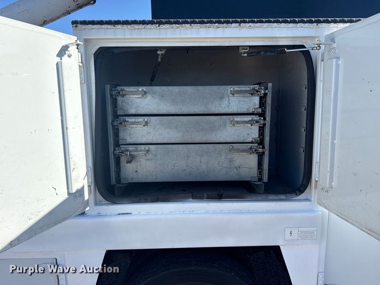 image for item DQ4135 2017 Ford F550 utility / service truck