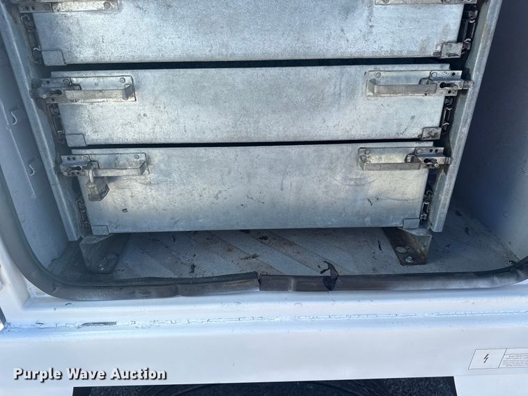 image for item DQ4135 2017 Ford F550 utility / service truck